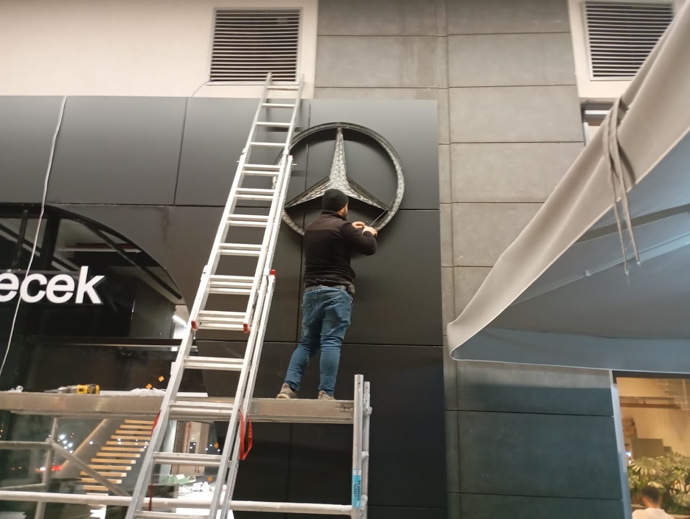 Mercedes logo montaj detayı